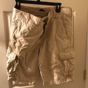 Tommy Bahama Size 33 Mens cargo shorts